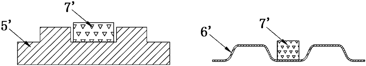 An auxiliary structure based on a manufacturing process for improving the robustness of a fuel cell metal polar plate