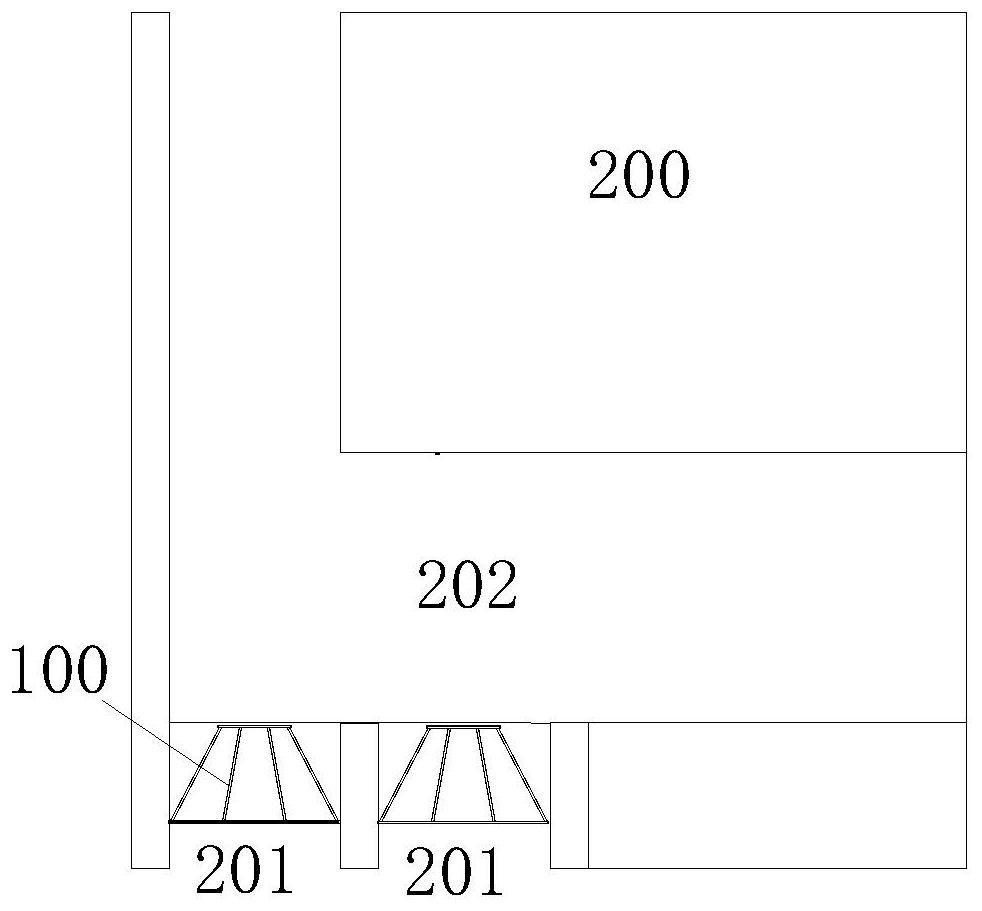 Fish gathering and transporting system suitable for dam and fish gathering and transporting method thereof