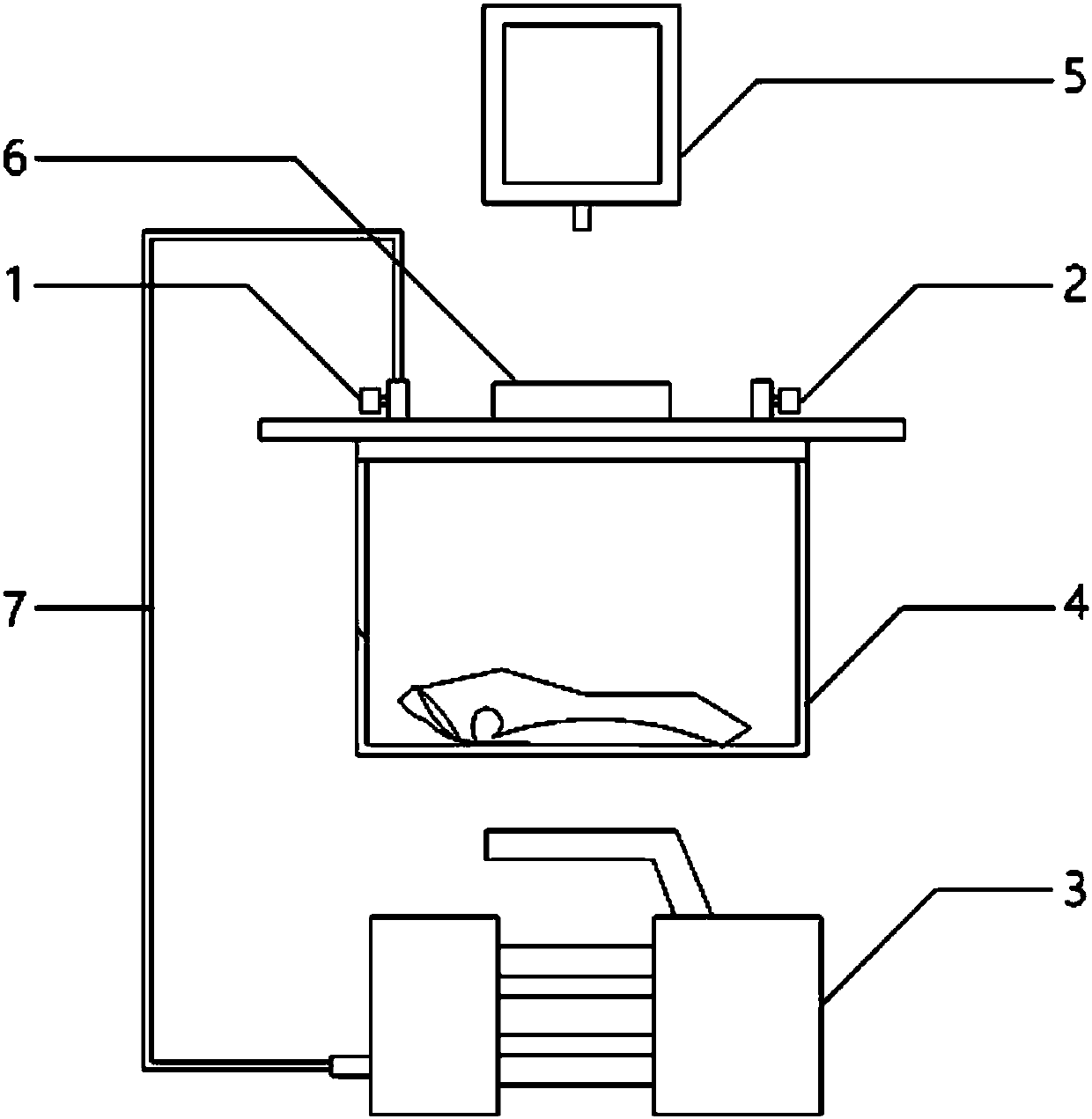 Intermittent microwave vacuum laundry drying device and method thereof