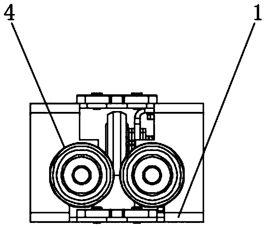 Convenient-to-regulate elevator roller guide shoe