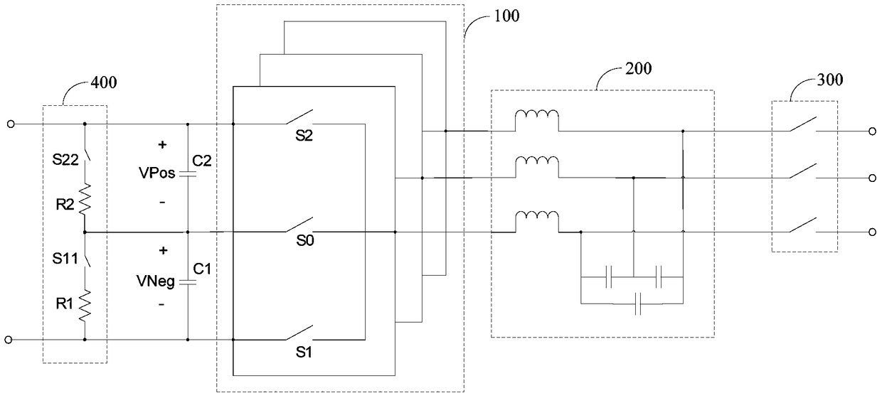 A three-level inverter and its bus voltage balance control method and control device