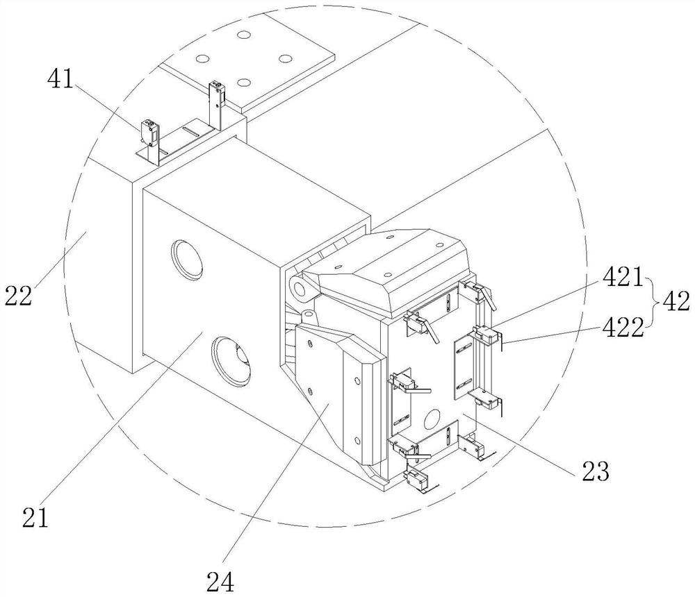 Automatic hoistway climbing device and working method thereof