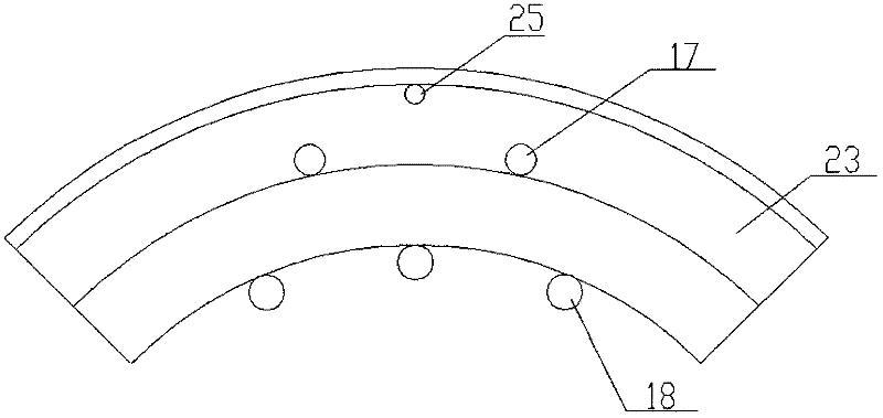 Shape-following slicking device for gap of steam-sealing ring of steam turbine