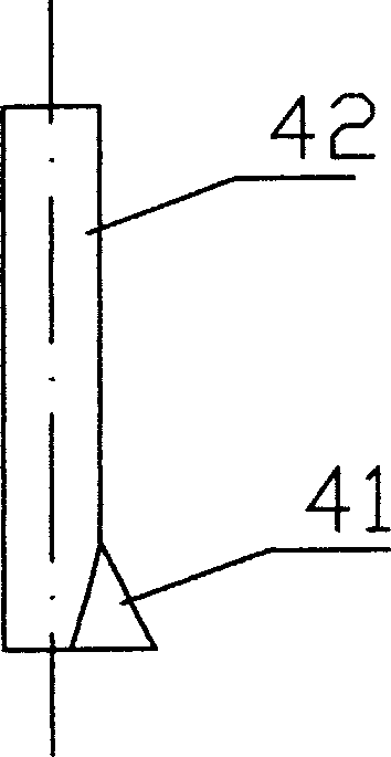 Flanging arrangement for wall hole of thin metal pipe