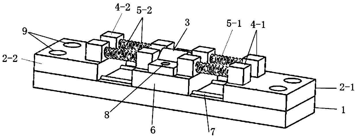 Optical fiber mounting clamp suitable for flexible structure and using method thereof