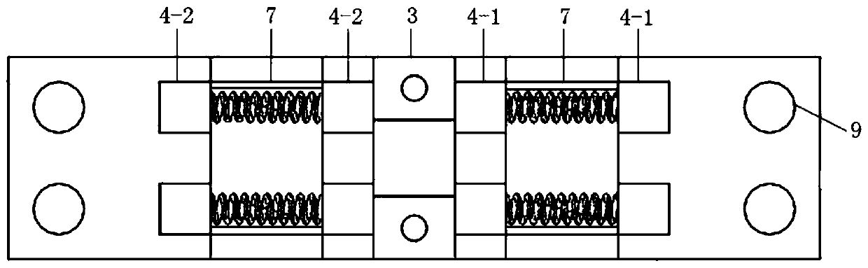 Optical fiber mounting clamp suitable for flexible structure and using method thereof