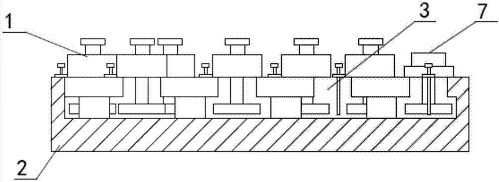 Large-scale test circuit board fixing clamping mechanism