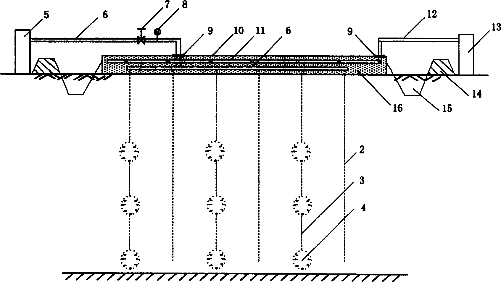 Operation method for consolidating soft soil foundation by pneumatic flerry vacuum preloading method