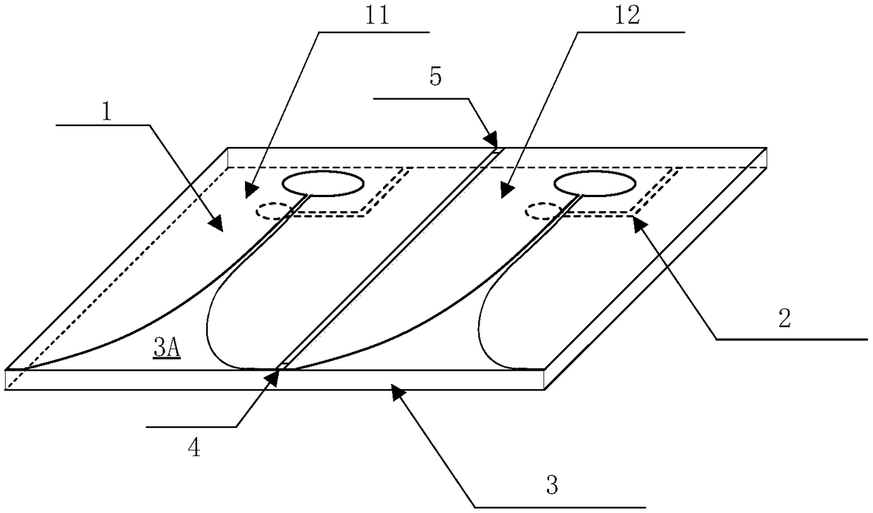 Gradually-changed slot antenna combination structure with broadband coupling inhibition function