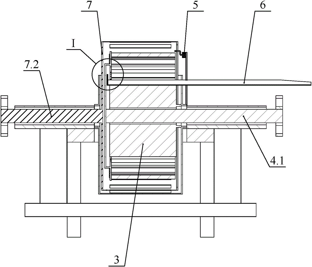 Method and device for deironing continuously in slurry in bi-twisting mode