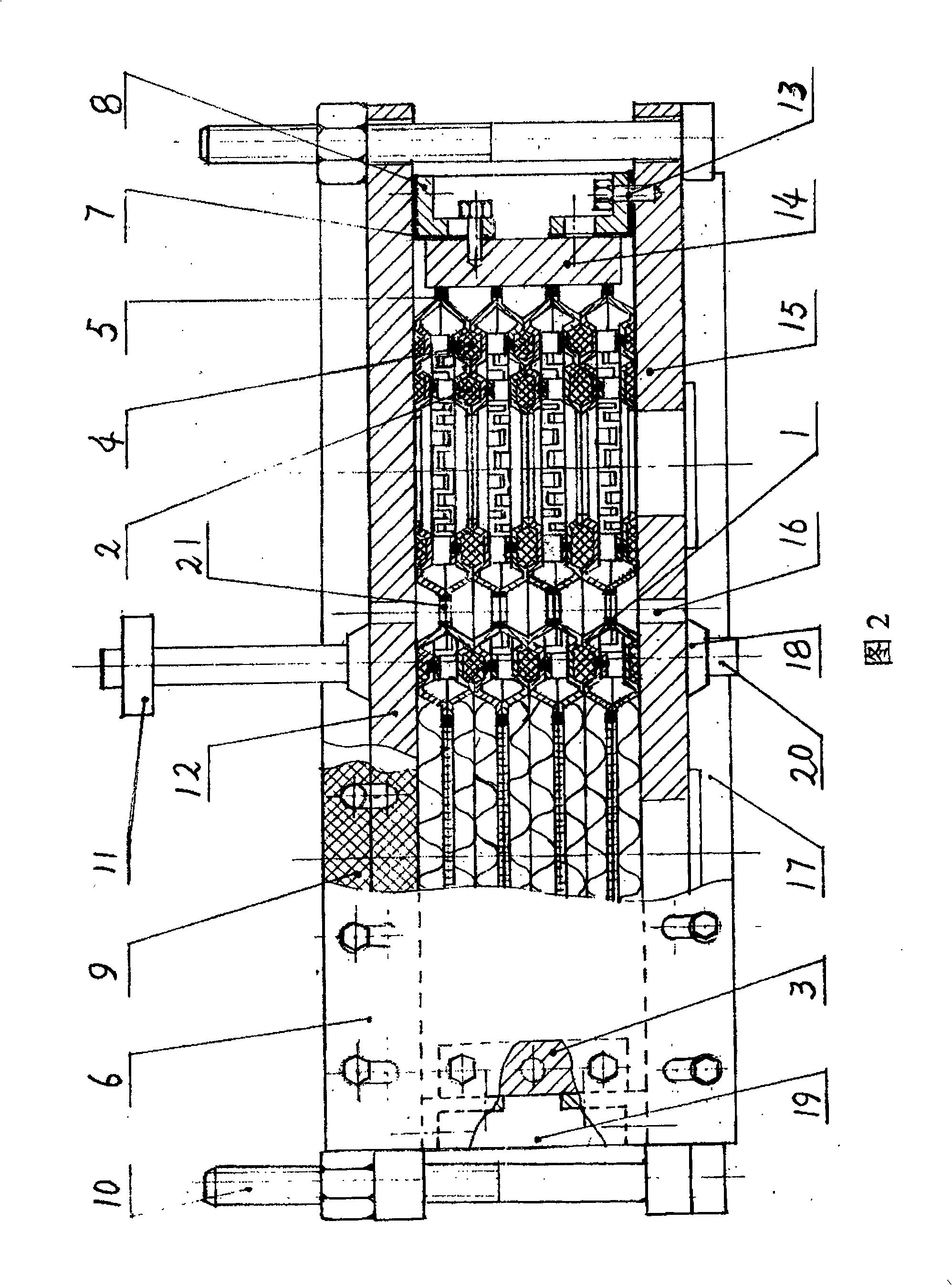 Plate heat exchanger possessing exterior passageway and welded structure in new type sealing way