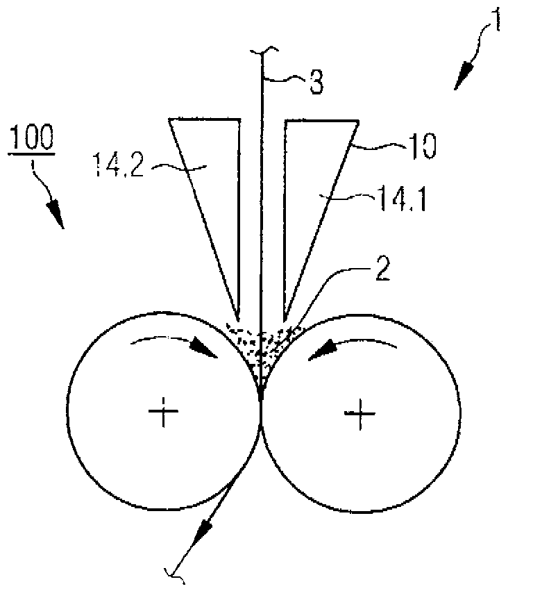 Device and method for applying a medium to a moving fibrous web on both sides