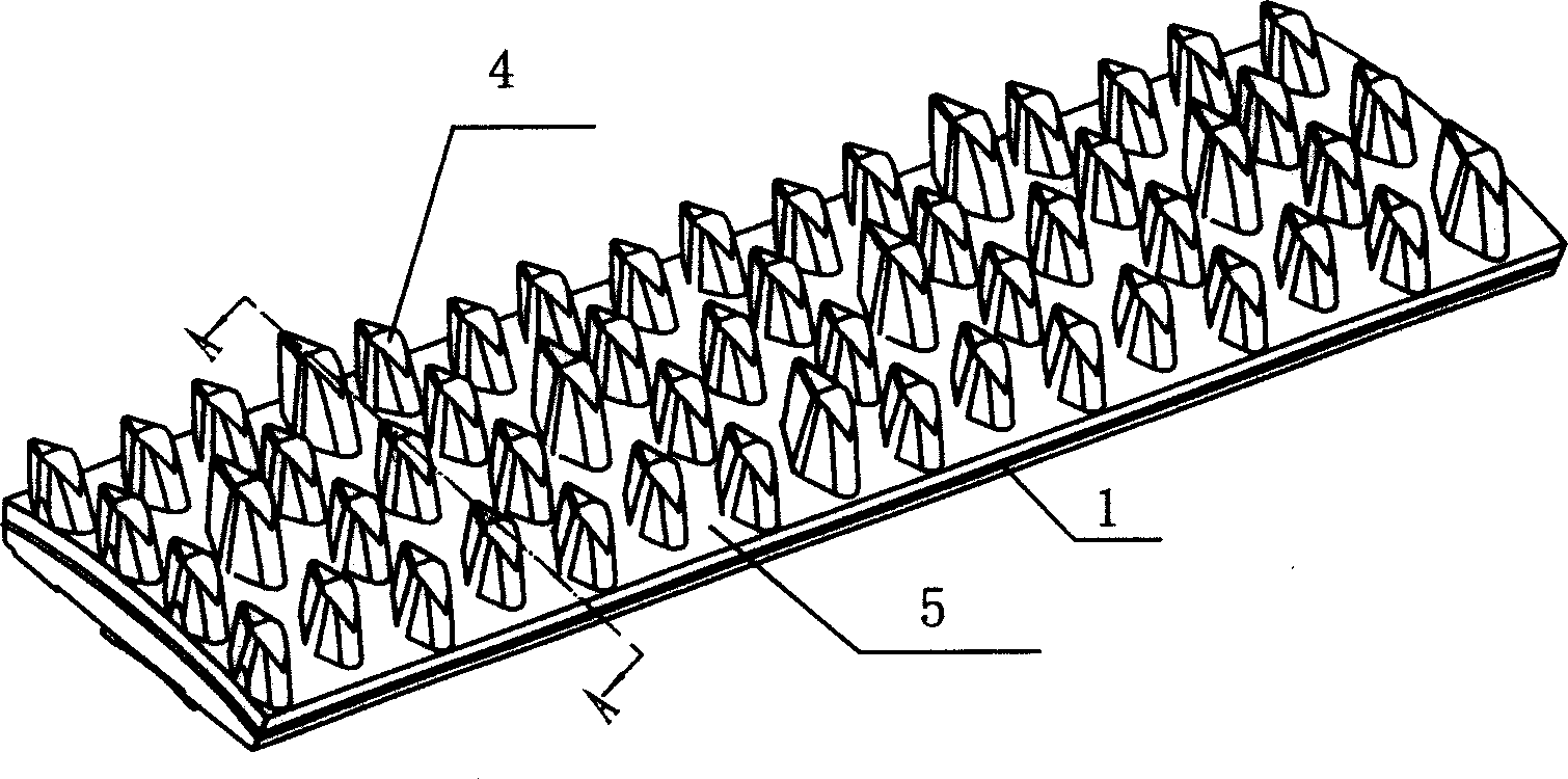 Method for pouring crusher composite tooth plate and composite tooth plate