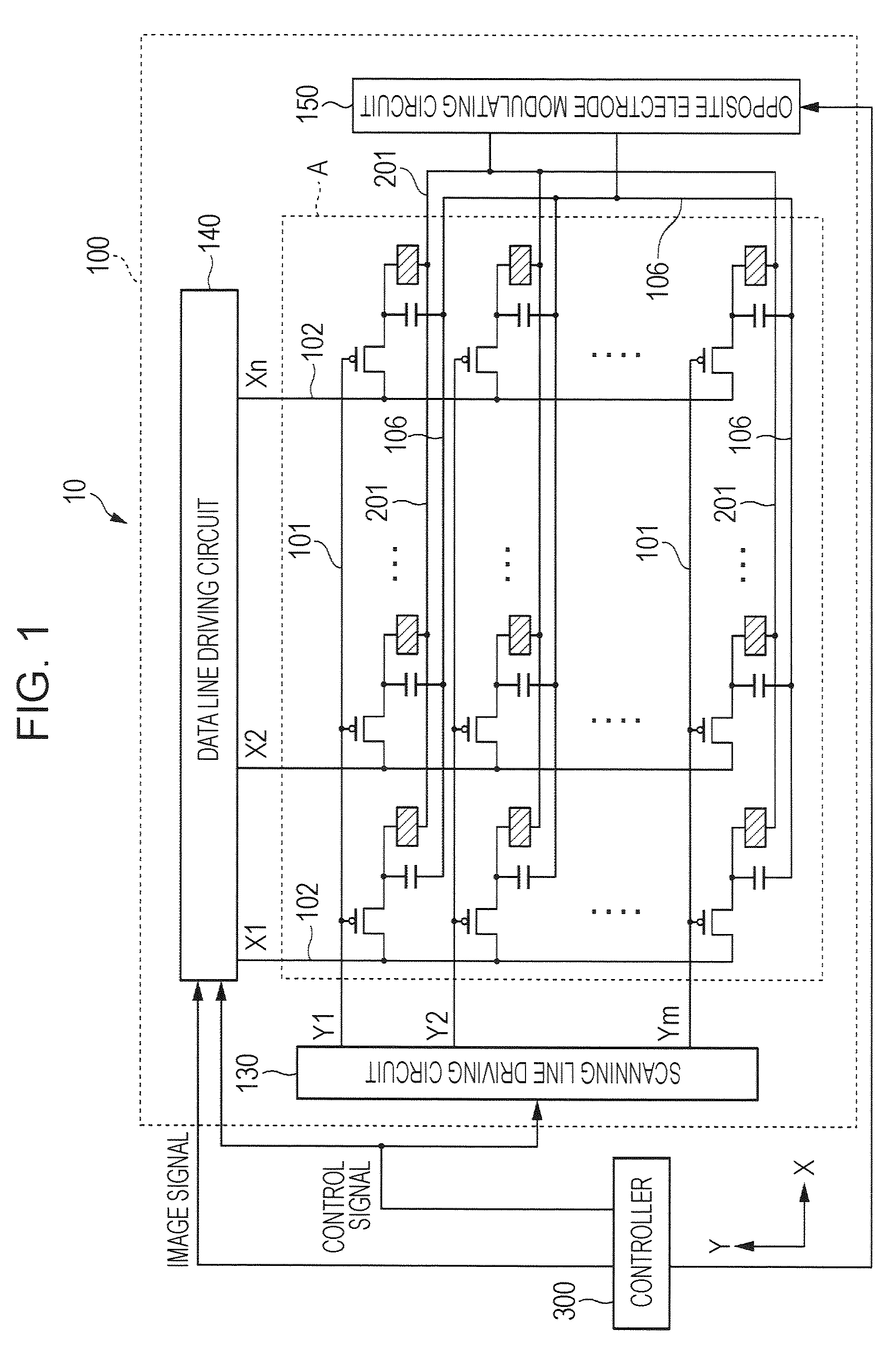 Electrophoretic display device, electronic apparatus, and method of driving electrophoretic display device