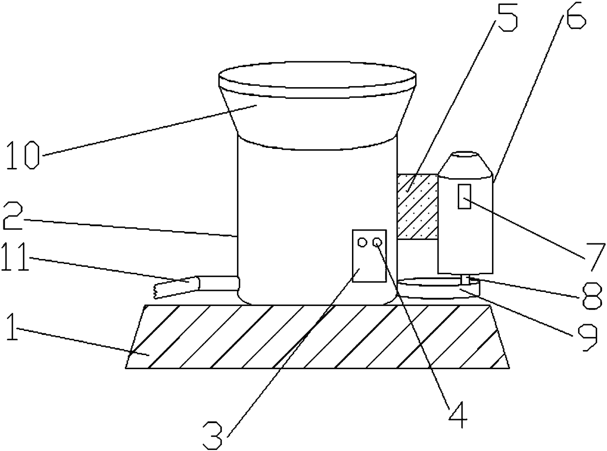 Bamboo and wood raw material pulverizing device