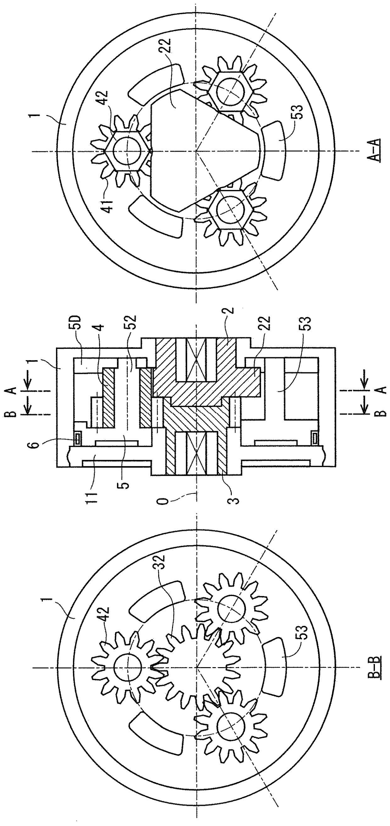 Free type two-way clutch utilizing gear idling