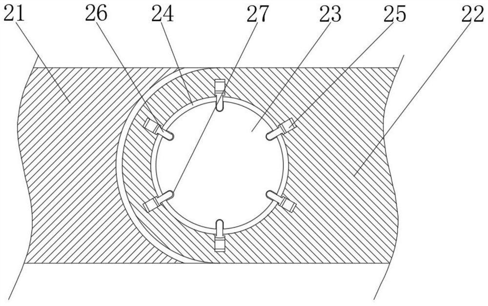 Rotary industrial robot spraying shielding device and spraying shielding method thereof