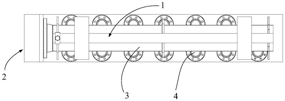 Gas collecting tube manufacturing device and using method thereof