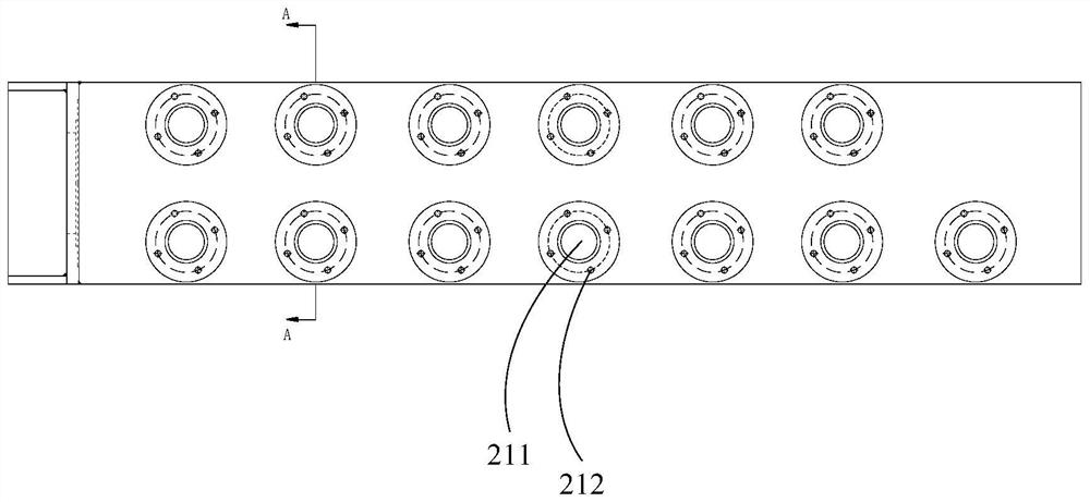 Gas collecting tube manufacturing device and using method thereof