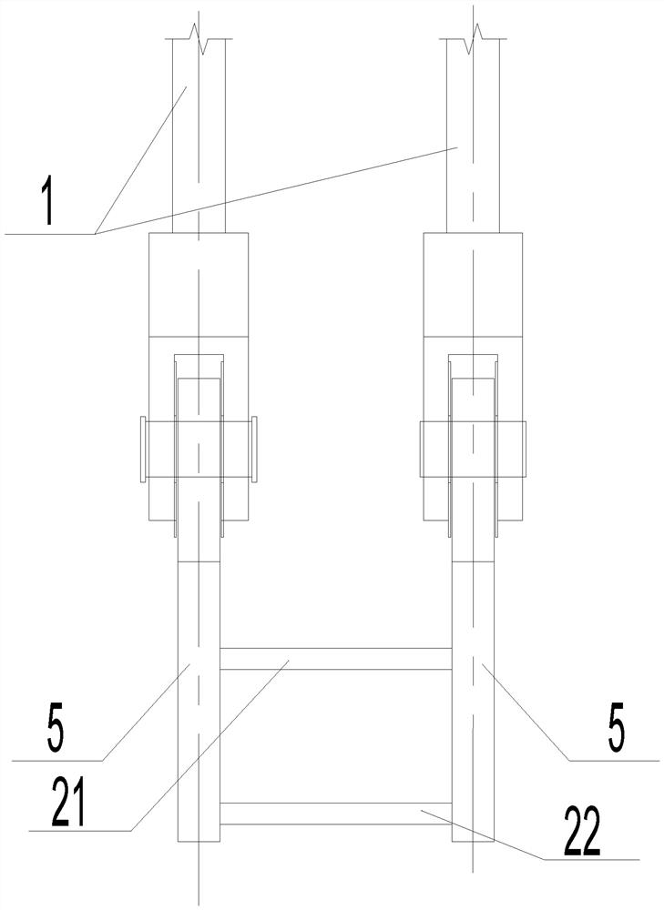 A three-story cantilevered steel structure that can be built quickly and saves land and its construction method