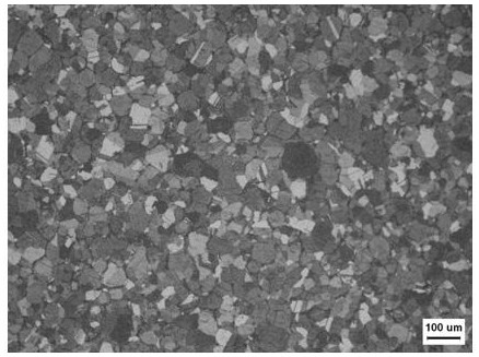 Device and method for preparing fine-particle-size powder high-temperature alloy hot isostatic pressing part