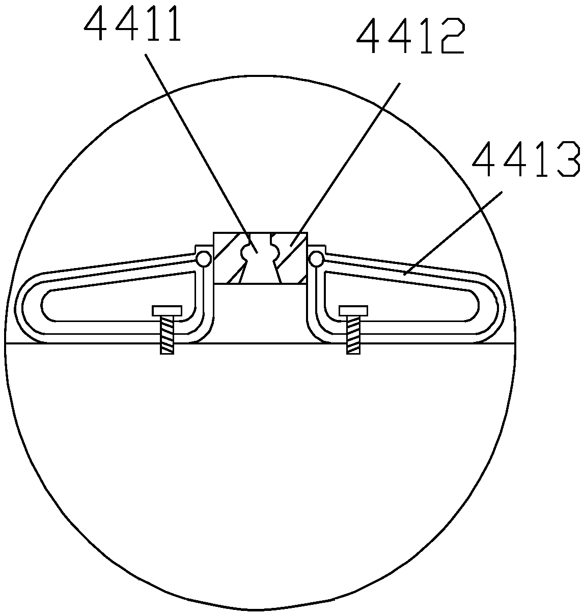 Overlay measuring device matched with four clamping blocks and used for preventing light scattering based on deformation