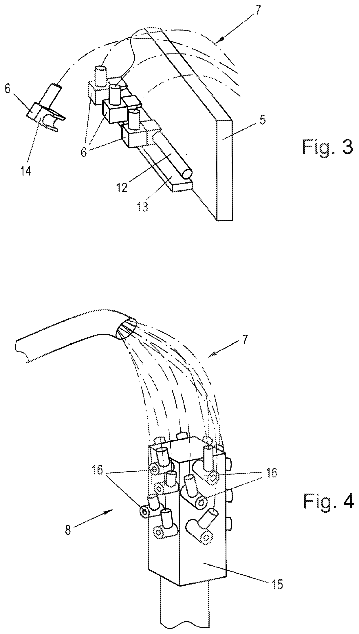 Apparatus and method for delivering droplets of fluid onto poultry hatchlings