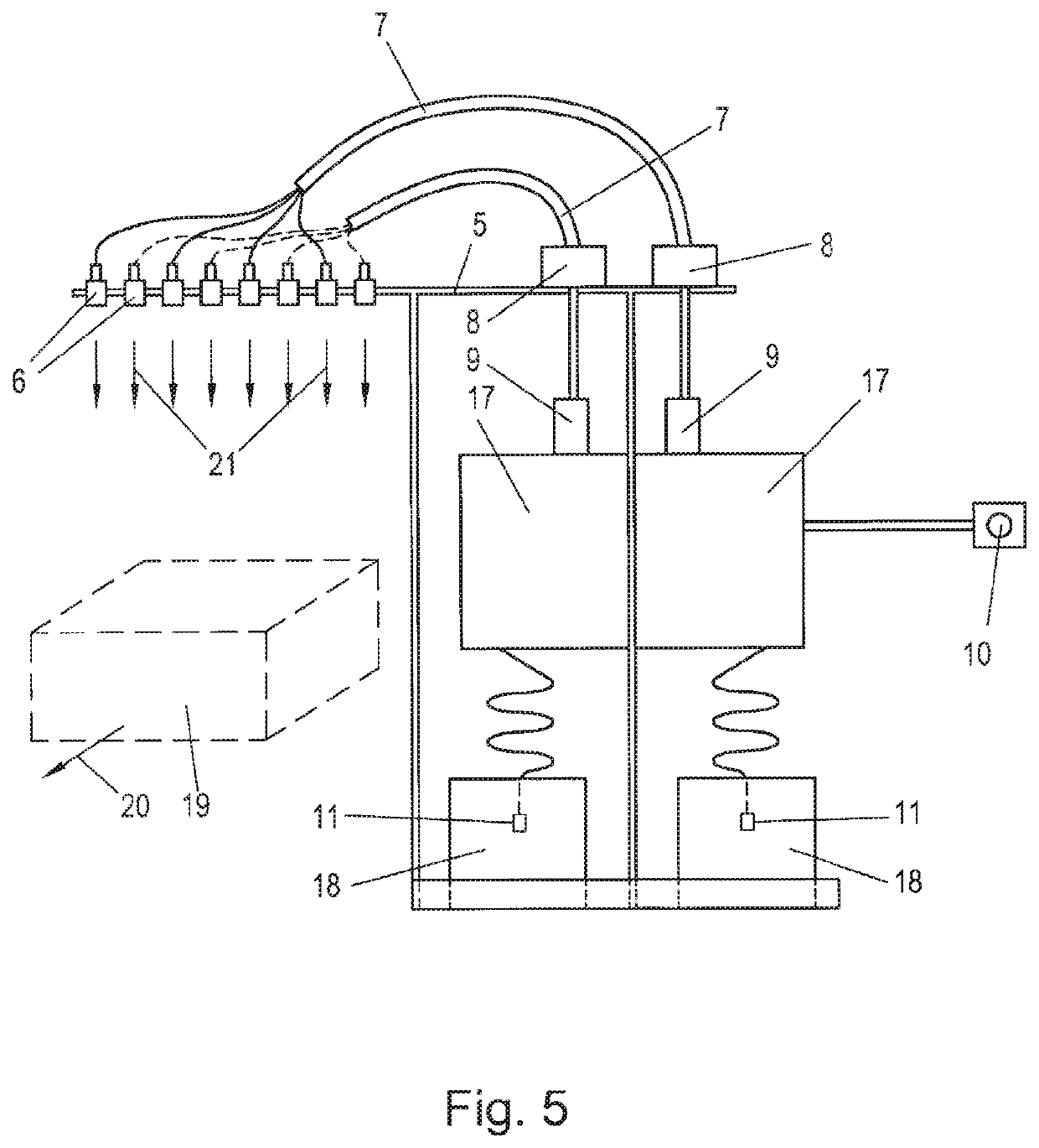 Apparatus and method for delivering droplets of fluid onto poultry hatchlings