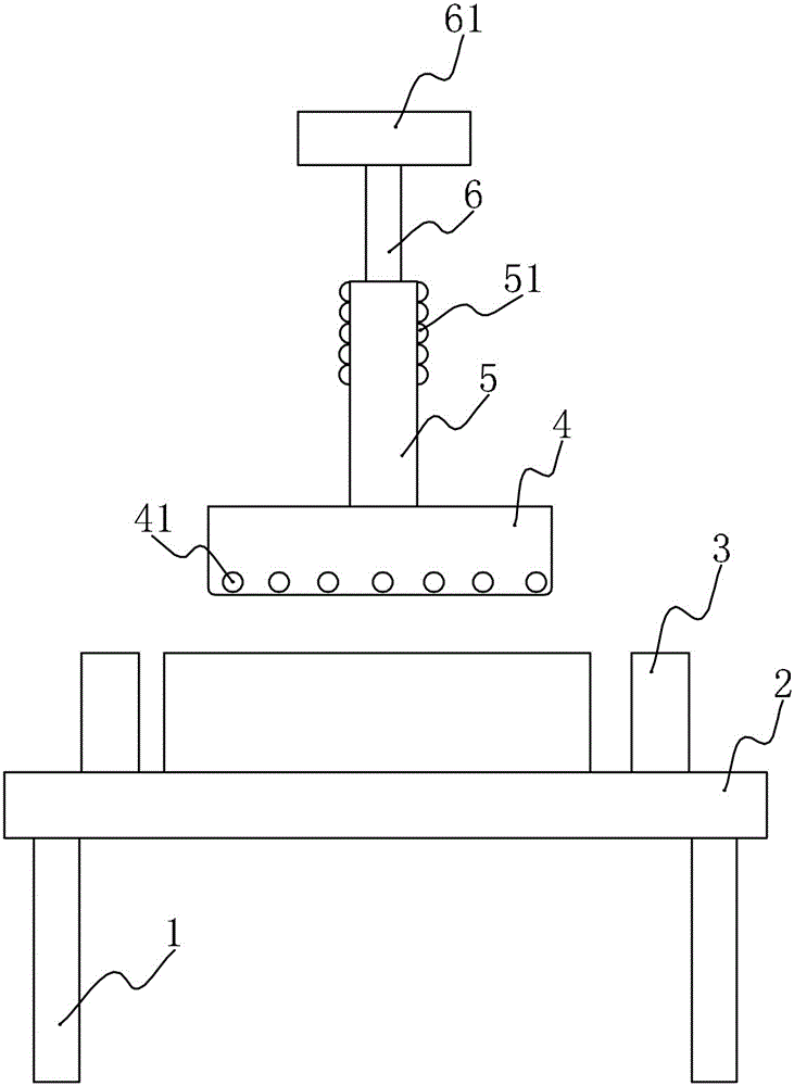 Automatic glue applying device for rubber soles