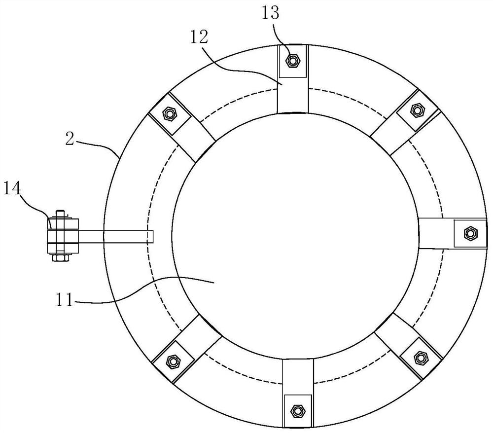 Marine equipment hoisting method and hatch cover assembly for eliminating space obstacles