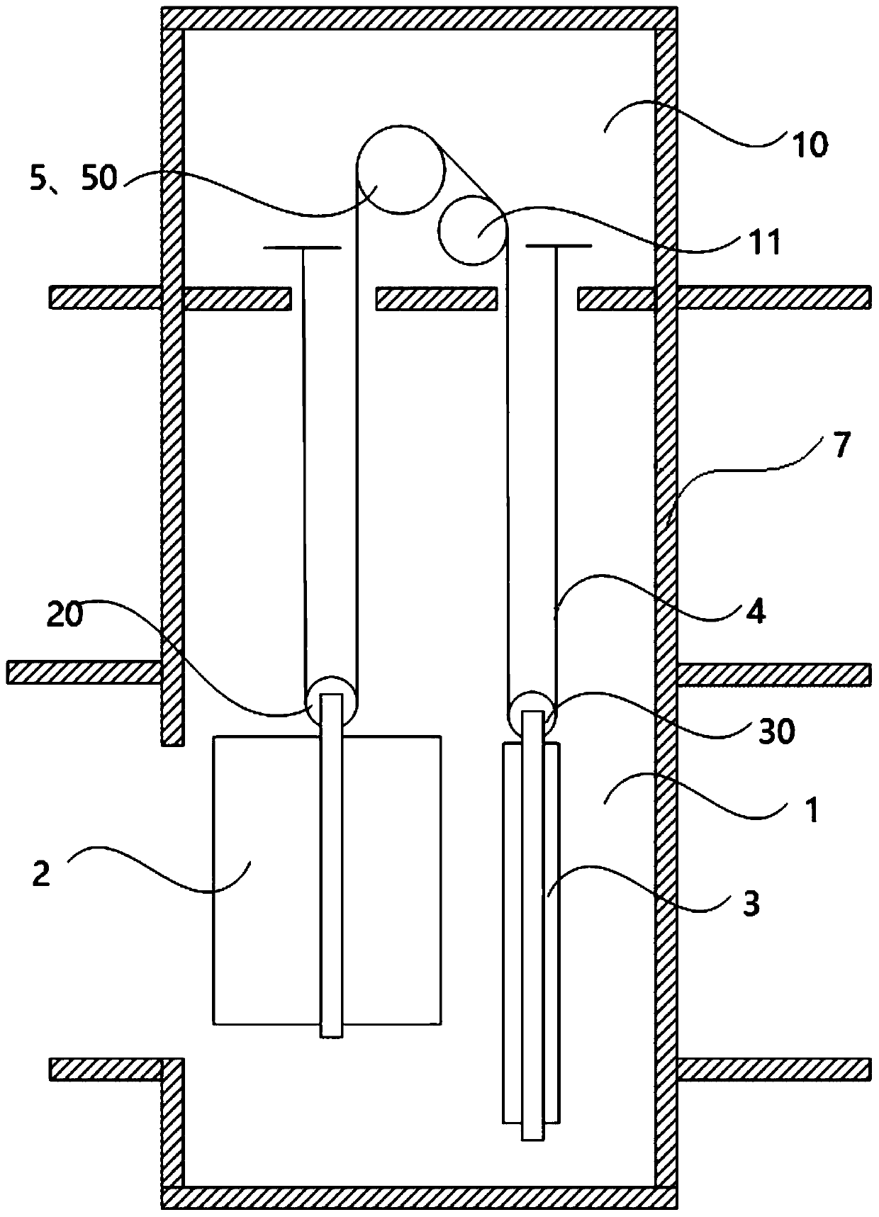 Elevator device for restraining vibration of tractor and elevator