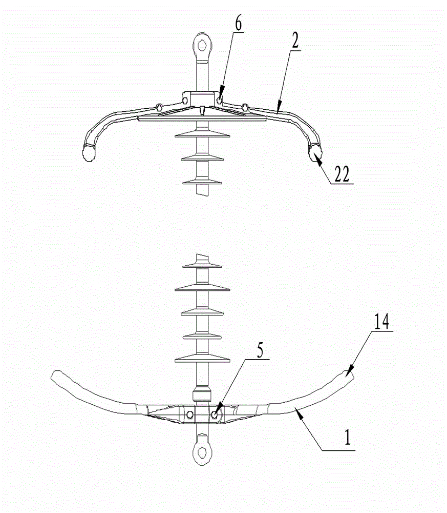 Discharge gap device with voltage-equalizing rings