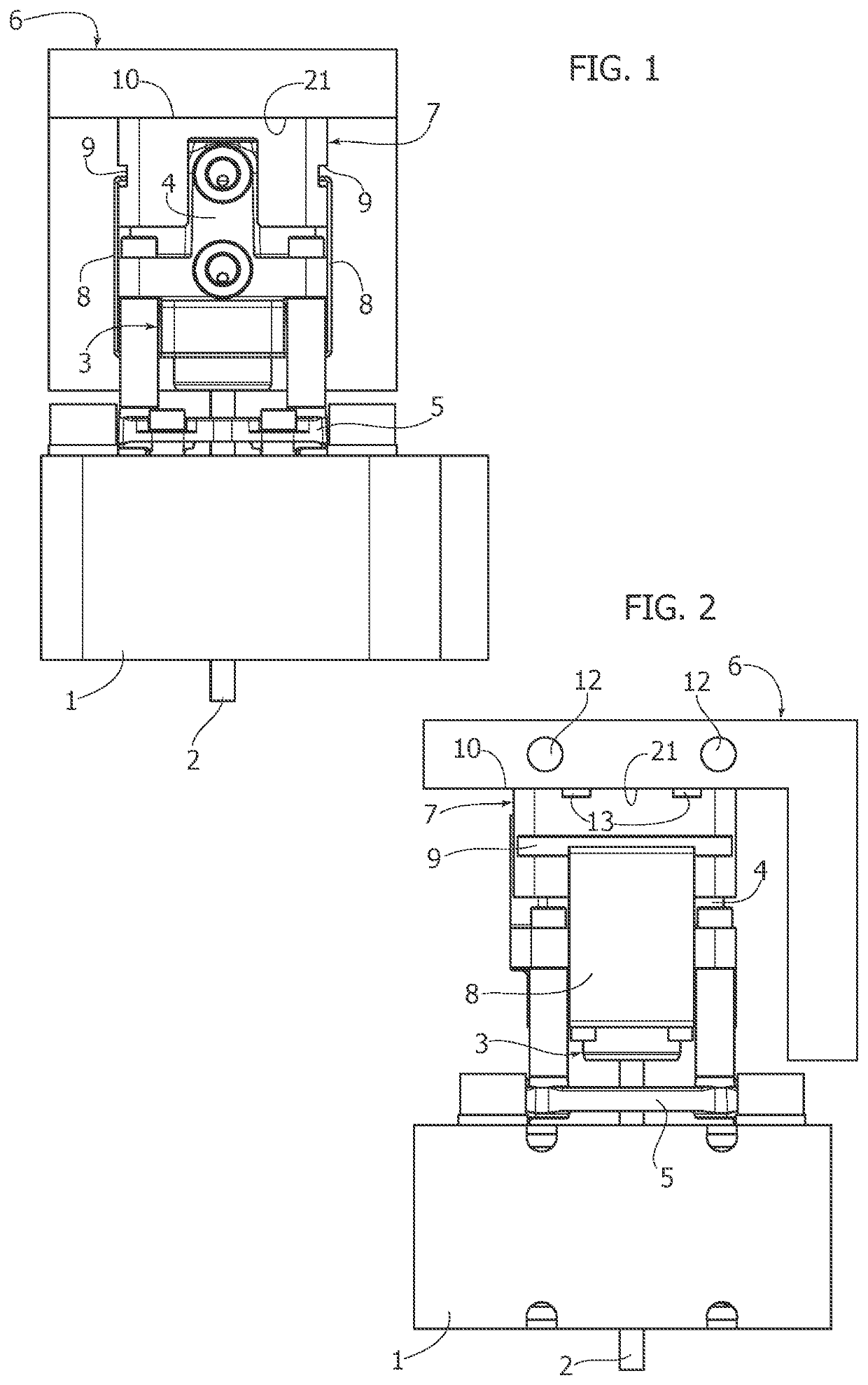 Apparatus for injection molding of plastic materials