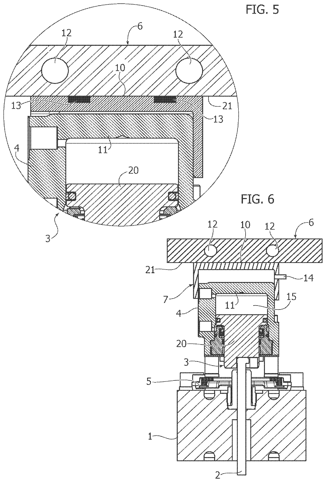 Apparatus for injection molding of plastic materials