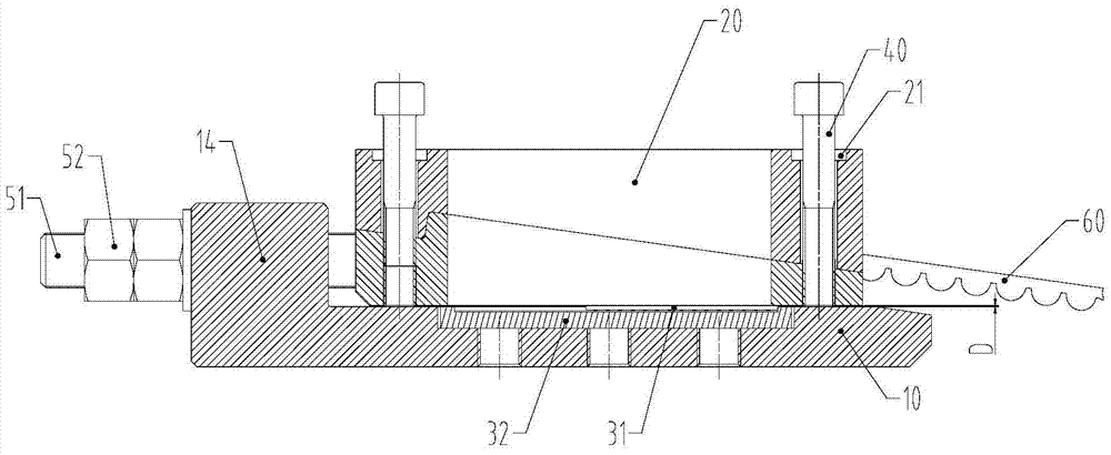 Toothed belt pretensioning device and toothed belt pretensioning method