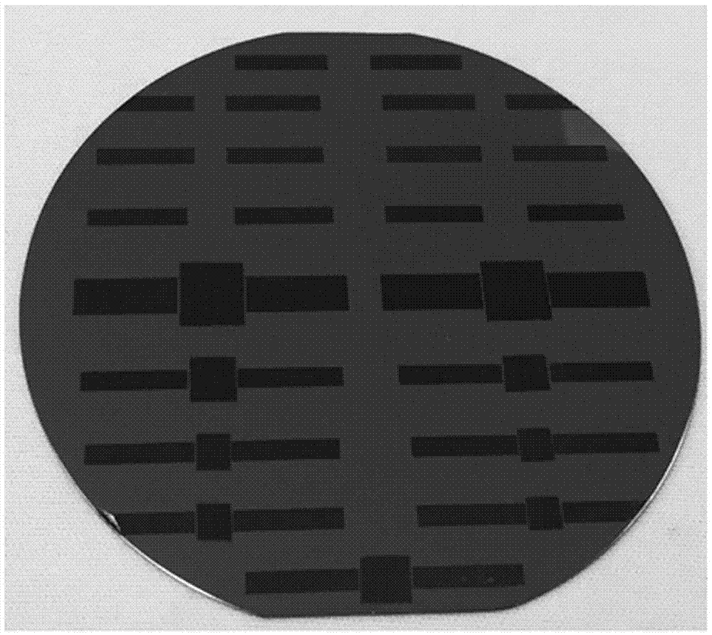 Flexible pressure sensor manufacturing method based on V-shaped groove array electrode