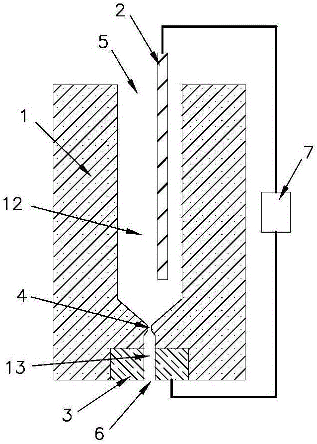 Liquid raw material spraying method and device used for three-dimensional printing