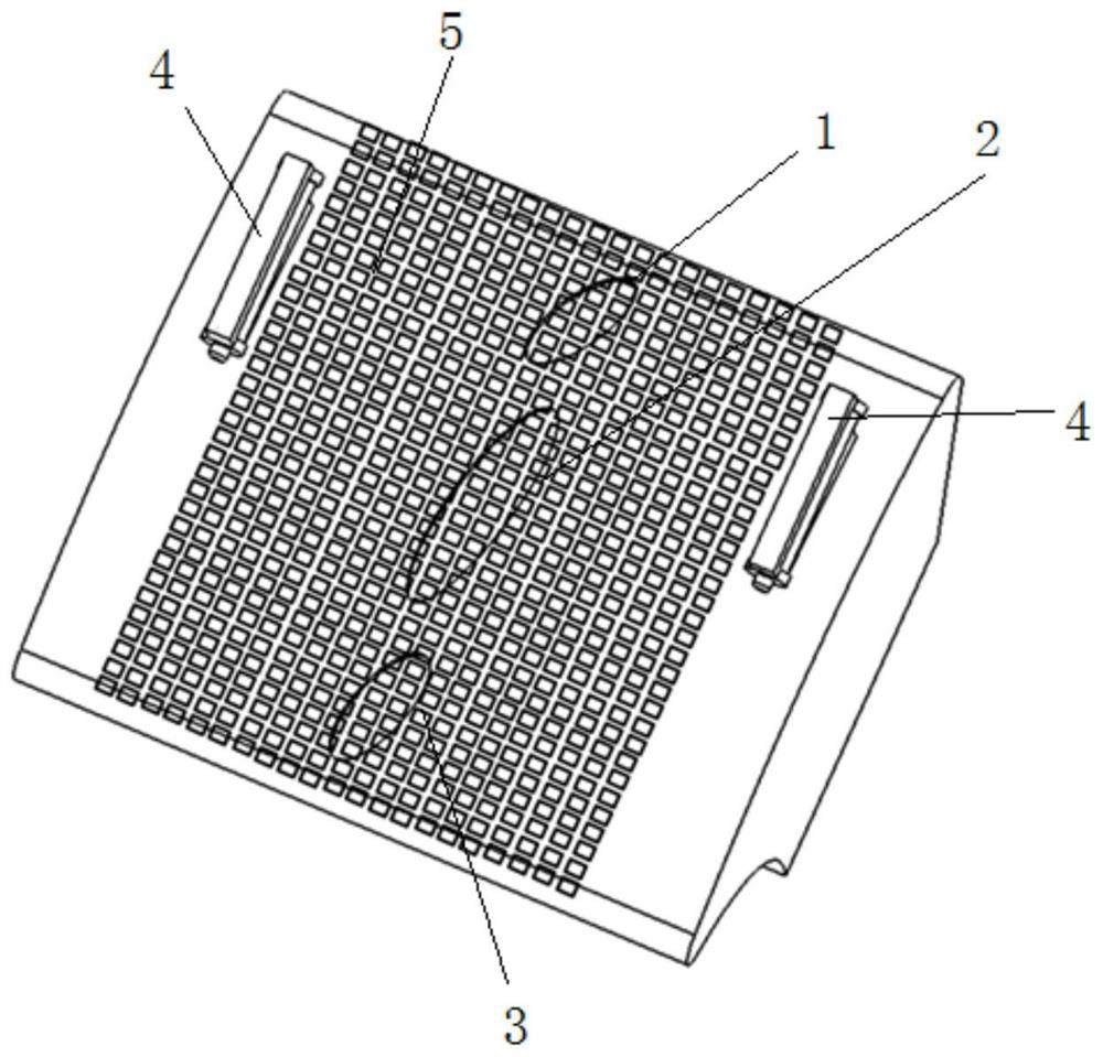 A device and method for improving the performance of compact spinning yarn