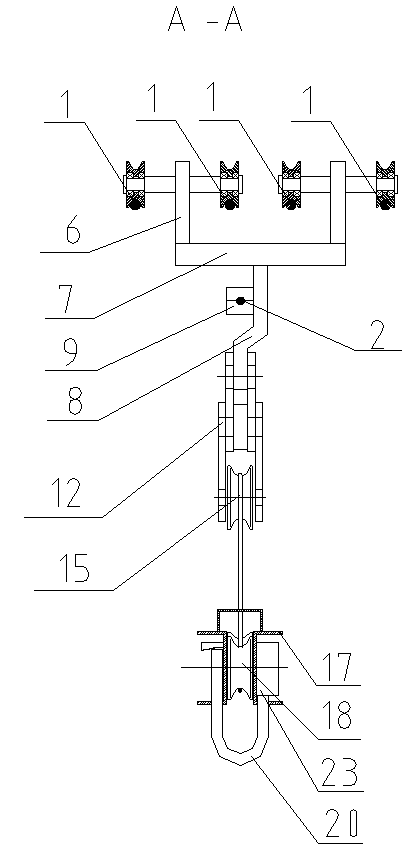 Self-lifting type cableway transporting device