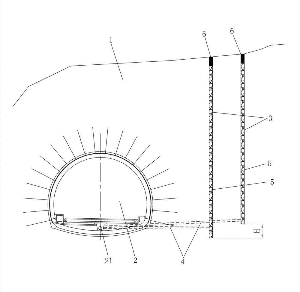 Tunnel drainage structure applicable to water-rich strata under unsymmetrical pressure and construction method thereof