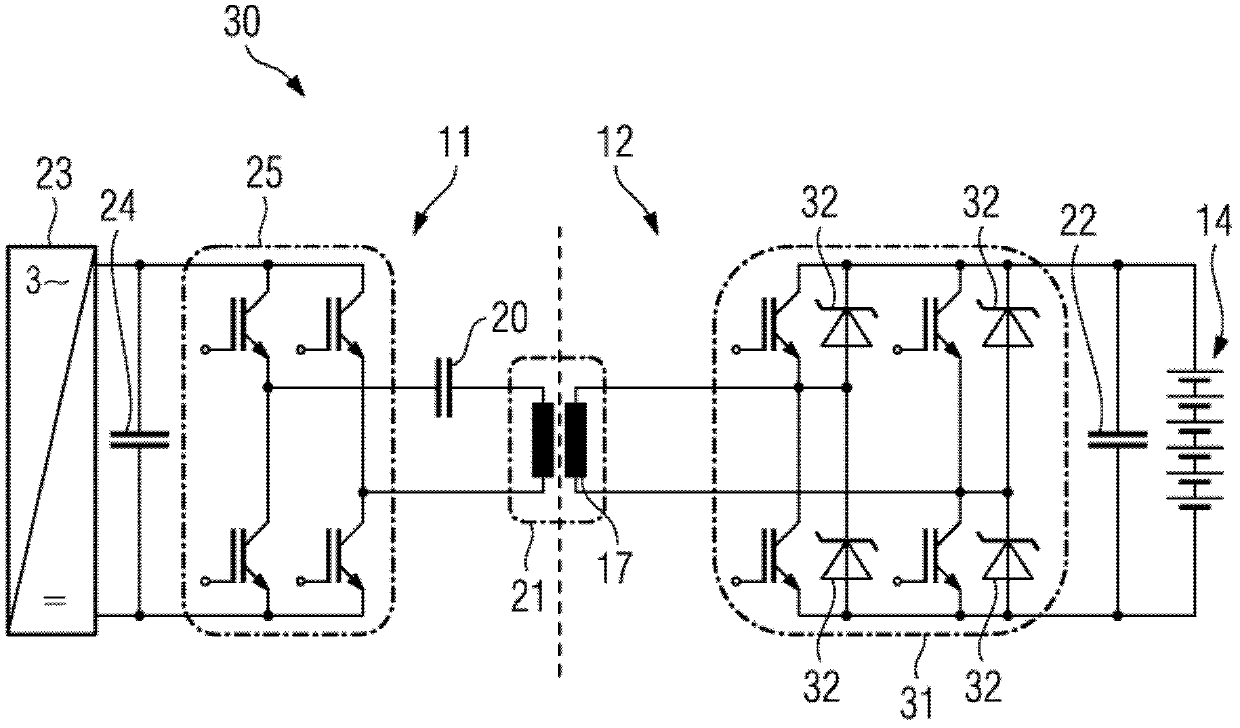 Transmission of power bidirectionally and without contact to charge electric vehicles
