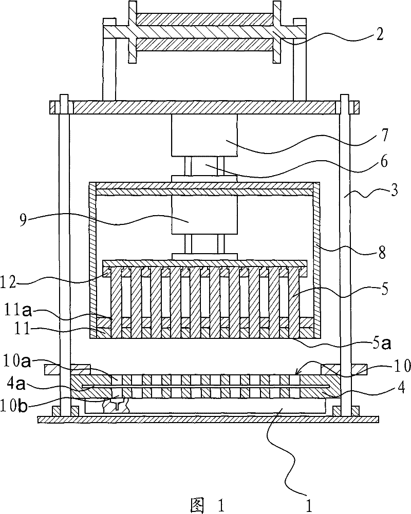 Filter paper die cutting device of transfusion device automatic assembling machine