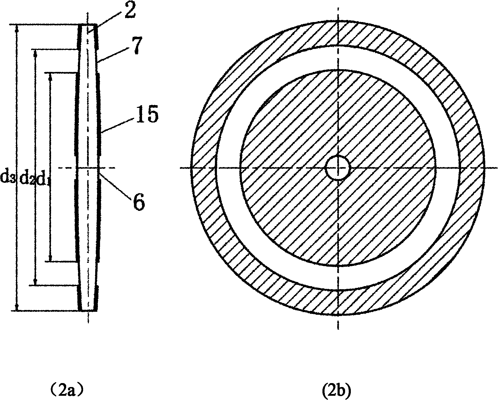 Displacement detecting device based on inner reflector of elliptic cylinder