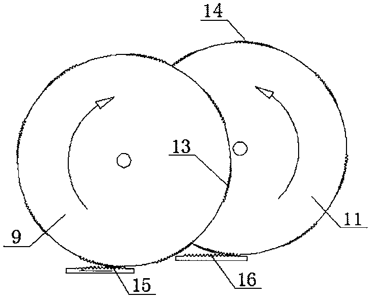 Efficient lubricating transmission four-cylinder internal-combustion engine provided with push rods and eight oscillating teeth