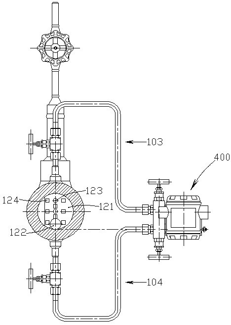 Natural gas flow measuring device for water-containing natural gas transmission pipeline