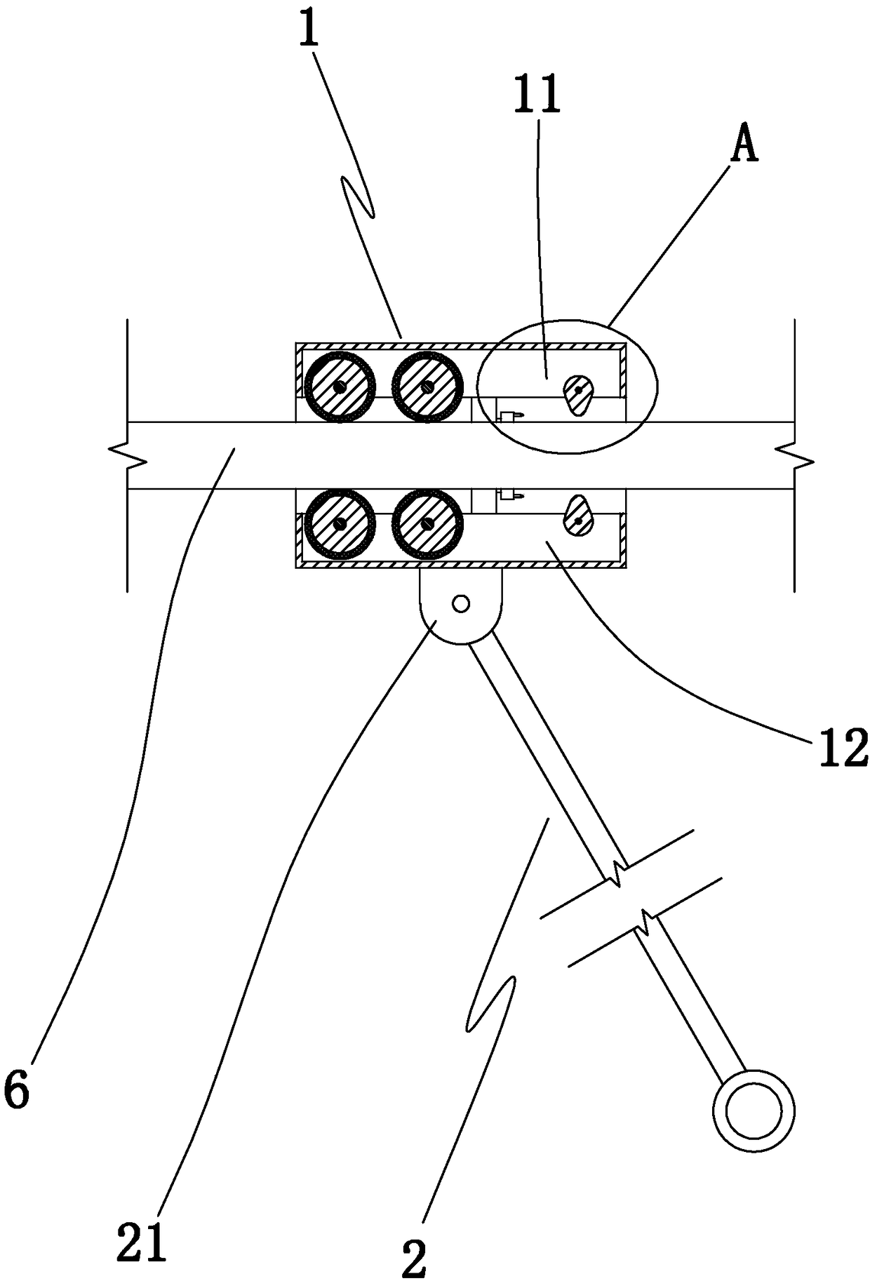 Short-range cable ice removal device
