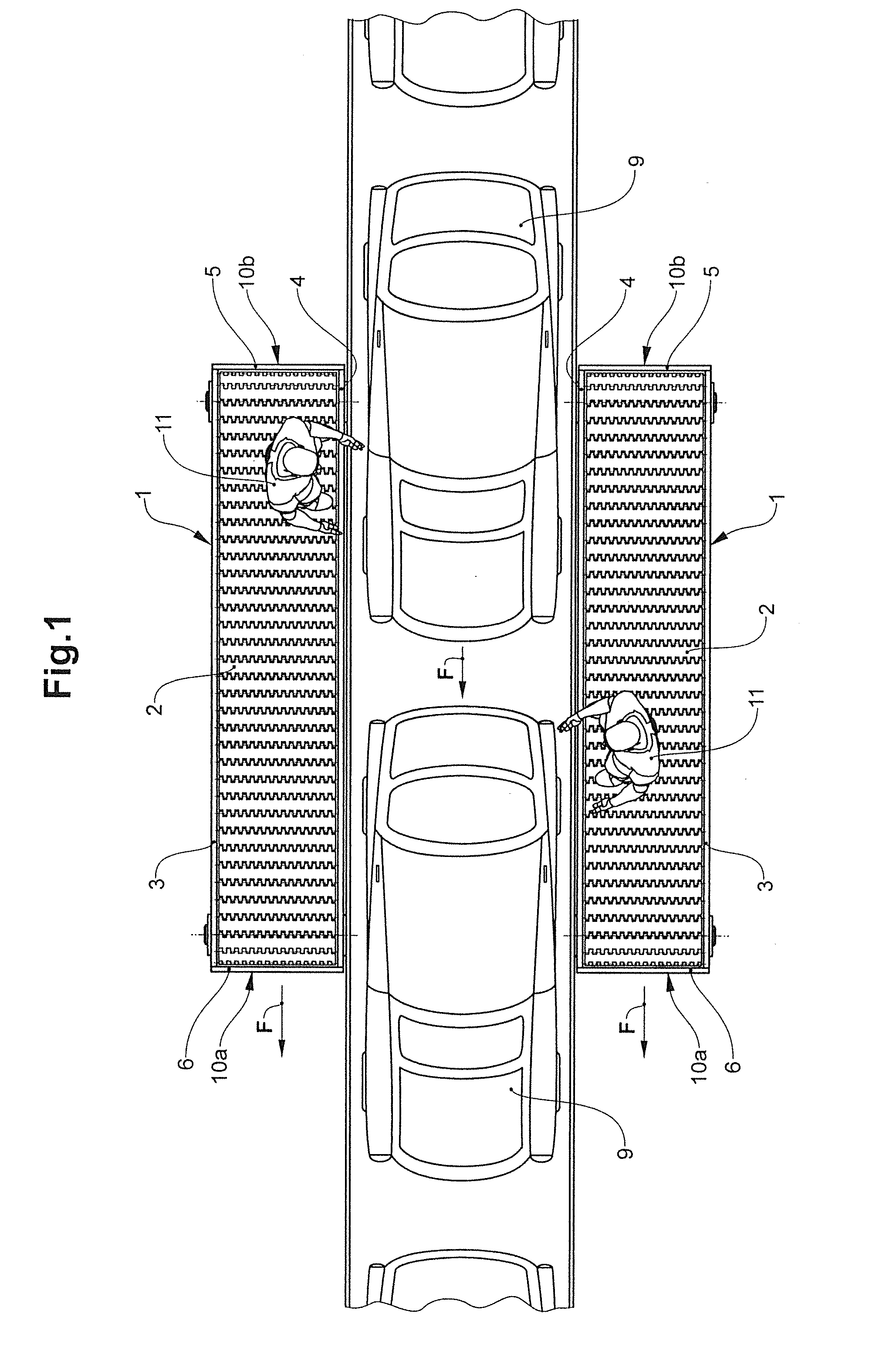 Conveying device with an extensively extended conveying element
