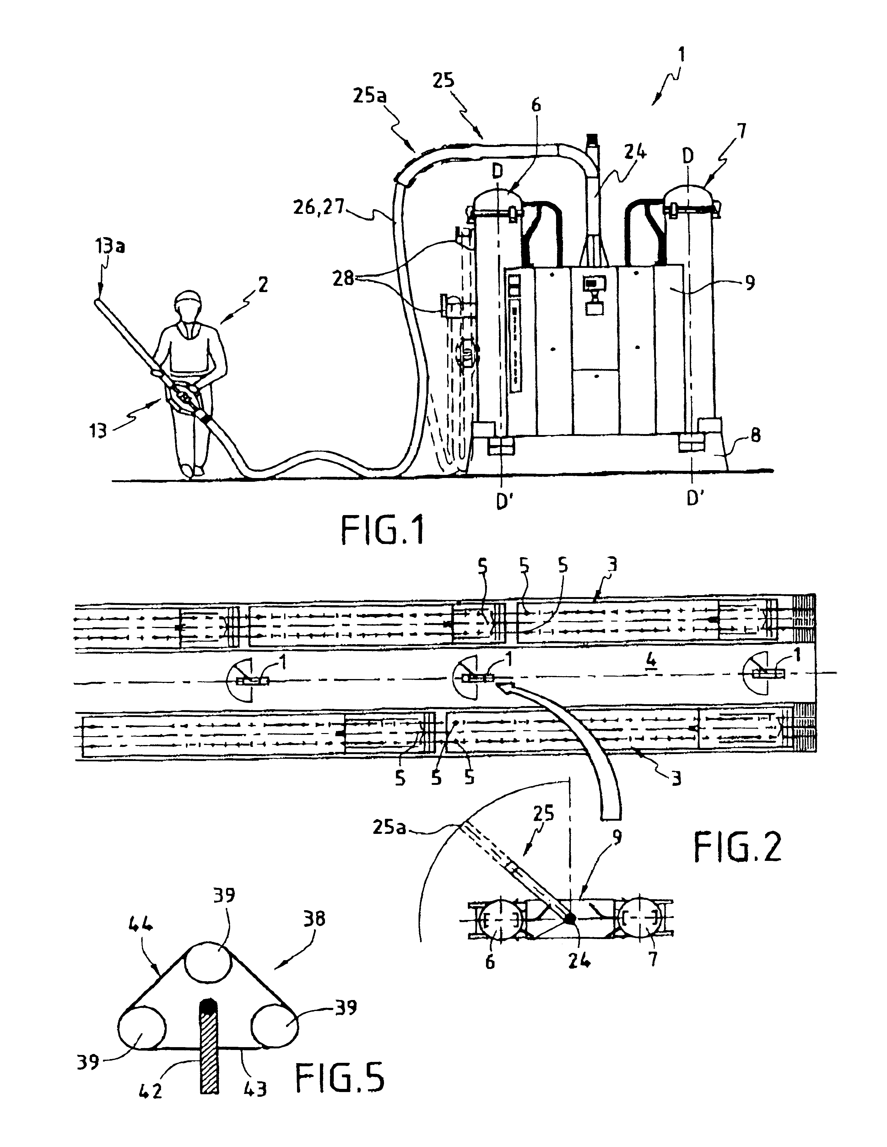 Granular material distributing apparatus comprising at least two transfer vessels that operate in alternation