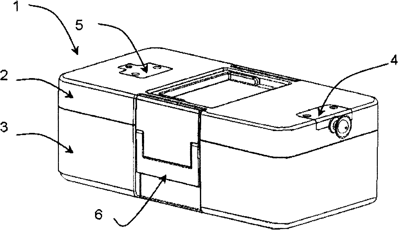 Vacuum freshness retaining box and household electrical appliance employing the same