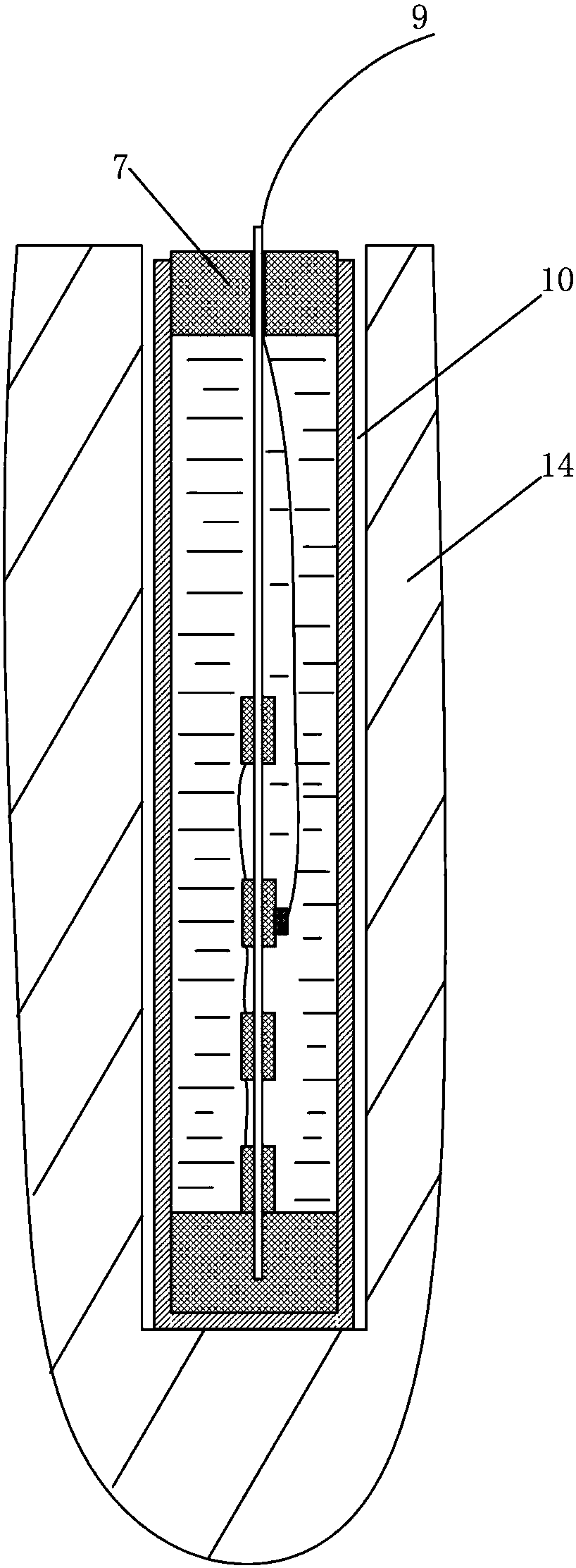 Pre-crack blasting hole charging device for foundation pit excavation
